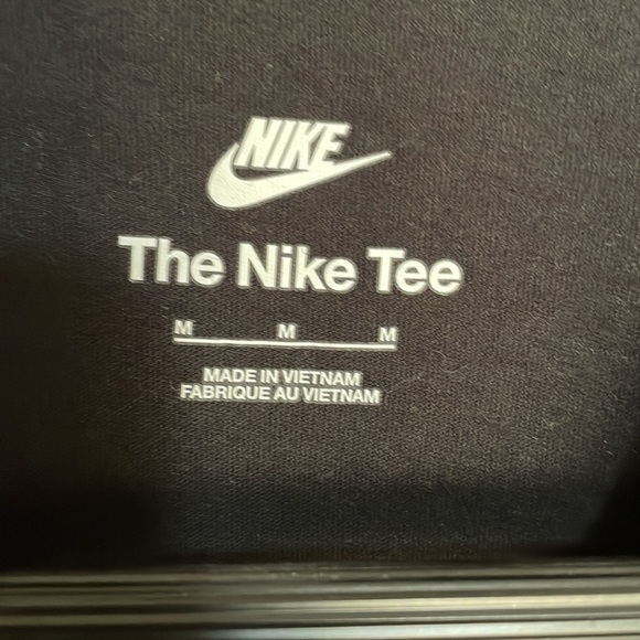 Nike tee size medium - Picture 3 of 3